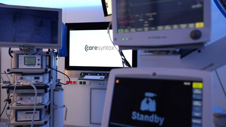 Operating room monitors and analytics systems supporting data-driven surgical workflows